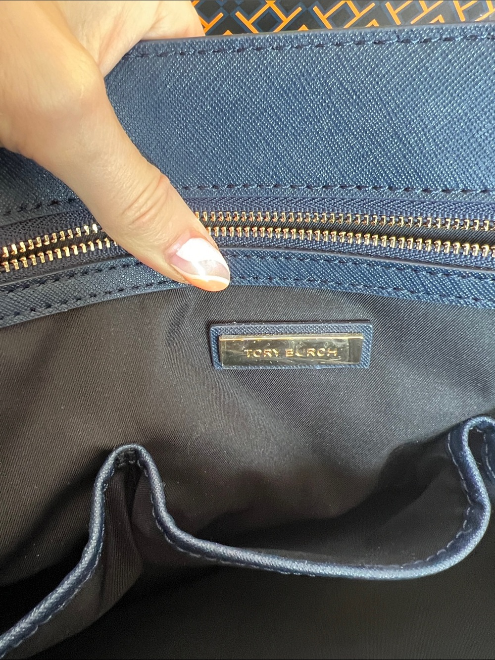 NEW Tory Burch York Buckle Tote in Navy Saffiano Leather - Picture 2 of 8
